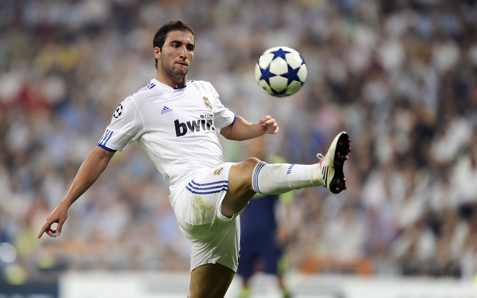 开云体育在线入口-西甲传奇再现：激情、技术、智慧齐飞！，西甲传奇门将